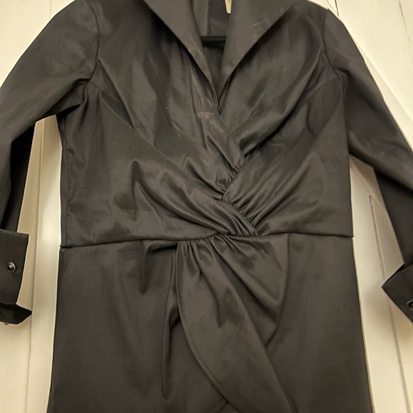 Black Taffetta Blouse
Brand: Tadashi Shoji
Size 08 - Picture 4 of 8